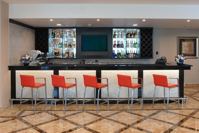 Imagen del bar/restaurante del Hotel Hilton Garden Inn Lima Surco. Foto 2