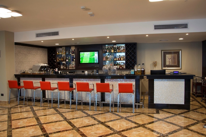 Imagen del bar/restaurante del Hotel Hilton Garden Inn Lima Surco. Foto 3