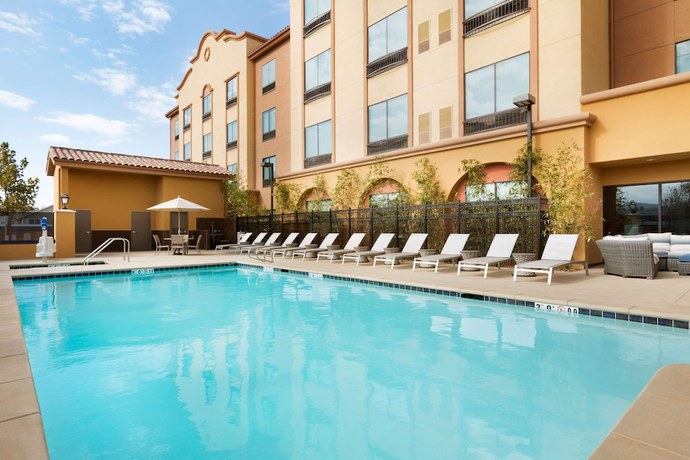 Imagen de la piscina del Hotel Hilton Garden Inn Lompoc. Foto 20