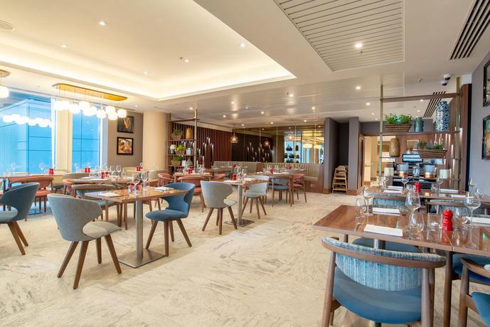 Imagen del bar/restaurante del Hotel Hilton Garden Inn London Heathrow Terminal 2 and 3. Foto 4