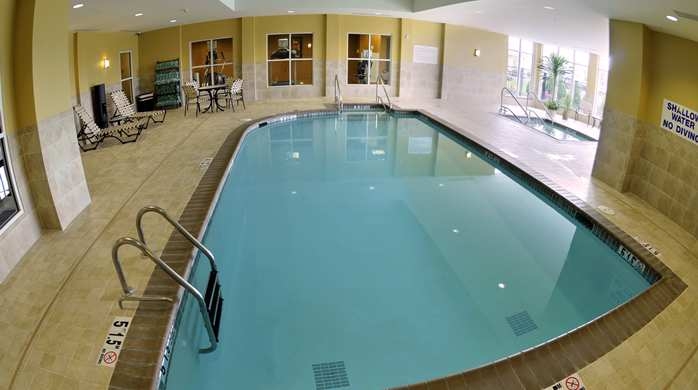 Imagen de la piscina del Hotel Hilton Garden Inn Louisville/northeast. Foto 6