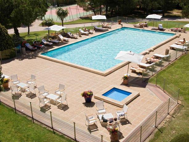 Imagen de la piscina del Hotel Hilton Garden Inn Marseille Provence Airport. Foto 12