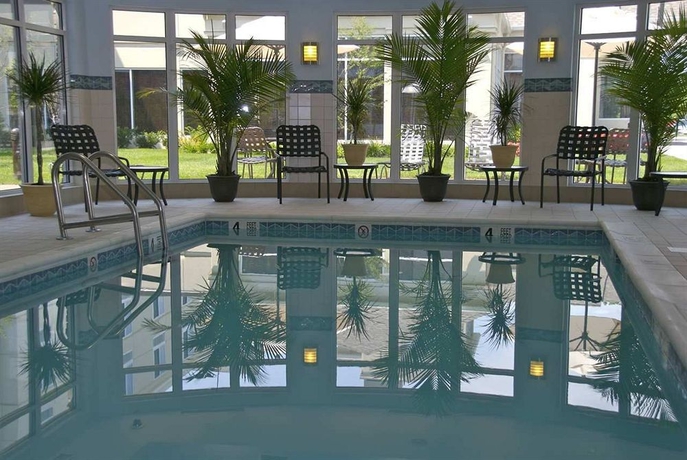 Imagen de la piscina del Hotel Hilton Garden Inn Melville. Foto 6