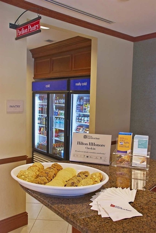 Imagen de los interiores del Hotel Hilton Garden Inn Miami Airport West. Foto 9
