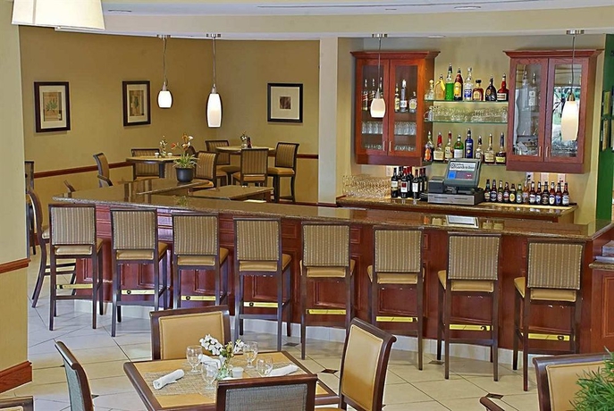 Imagen del bar/restaurante del Hotel Hilton Garden Inn Miami Airport West. Foto 3