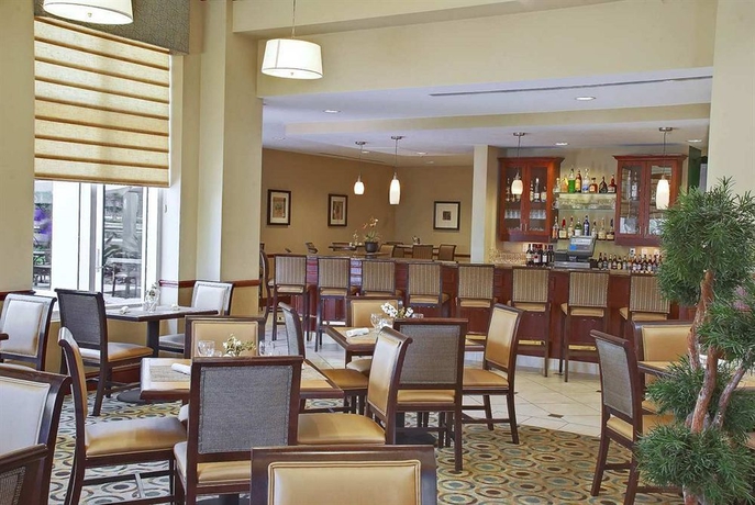 Imagen del bar/restaurante del Hotel Hilton Garden Inn Miami Airport West. Foto 4