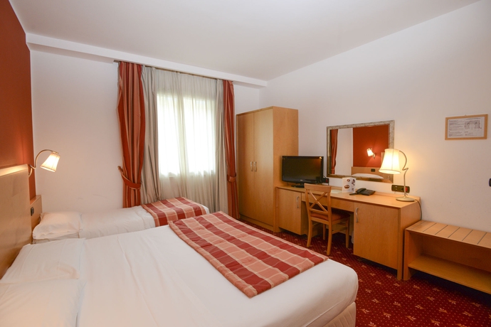 Imagen de la habitación del Hotel Hilton Garden Inn Milan Malpensa. Foto 11