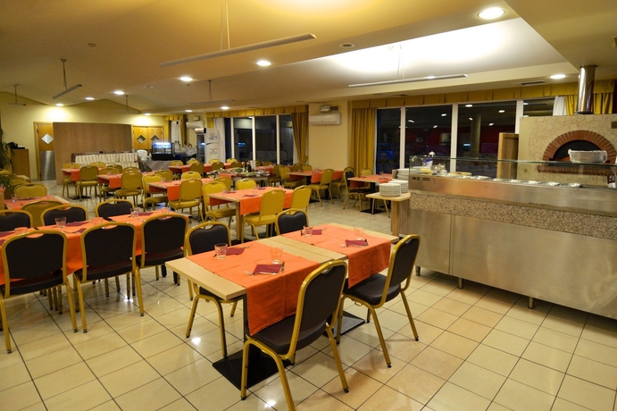 Imagen del bar/restaurante del Hotel Hilton Garden Inn Milan Malpensa. Foto 5