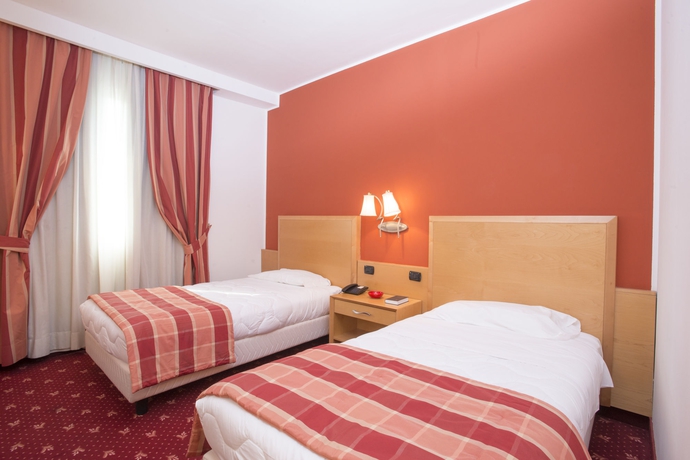 Imagen de la habitación del Hotel Hilton Garden Inn Milan Malpensa. Foto 13