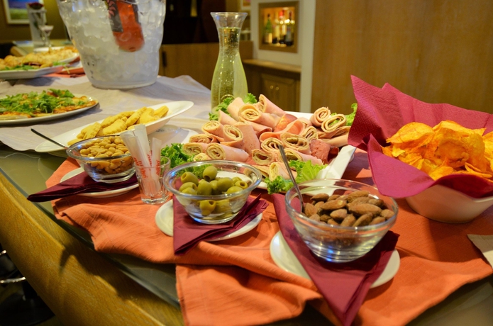 Imagen del bar/restaurante del Hotel Hilton Garden Inn Milan Malpensa. Foto 7