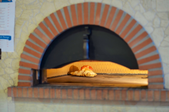 Imagen del bar/restaurante del Hotel Hilton Garden Inn Milan Malpensa. Foto 8