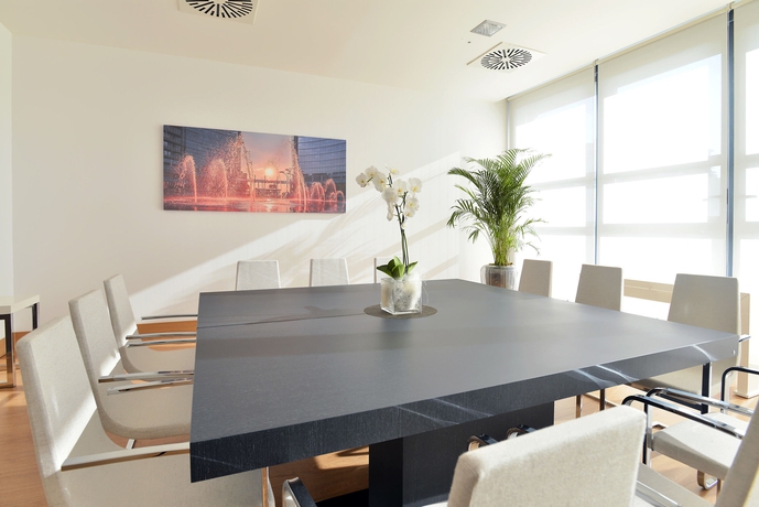 Imagen de los interiores del Hotel Hilton Garden Inn Milan North. Foto 11