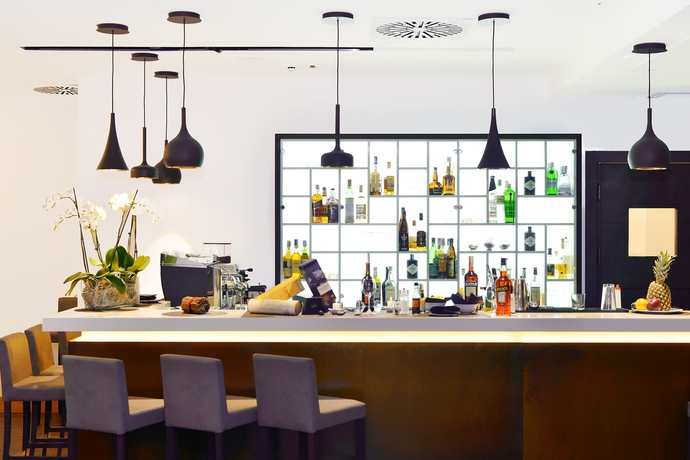 Imagen del bar/restaurante del Hotel Hilton Garden Inn Milan North. Foto 3