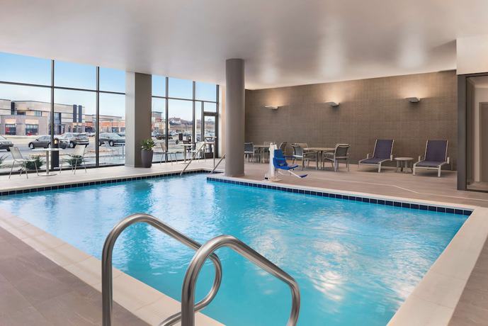 Imagen de la piscina del Hotel Hilton Garden Inn Milwaukee Brookfield Conference Center, Wi. Foto 20