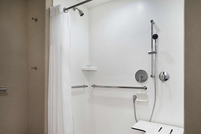 Imagen de la habitación del Hotel Hilton Garden Inn Milwaukee Brookfield Conference Center, Wi. Foto 15