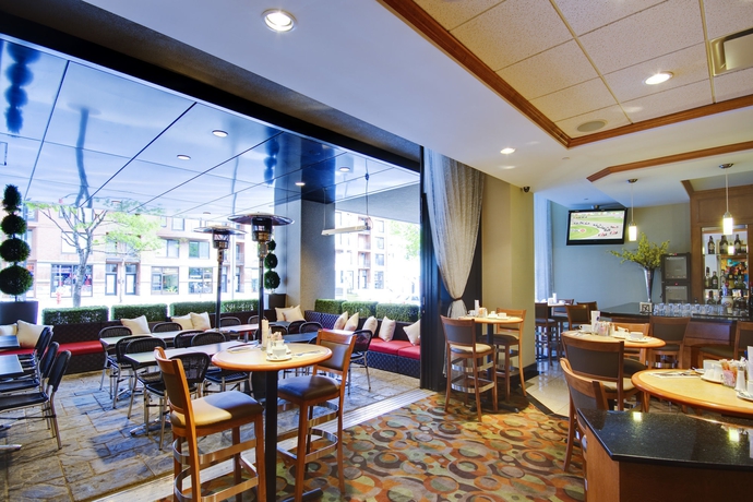 Imagen de los interiores del Hotel Hilton Garden Inn Montréal Centre-ville. Foto 10