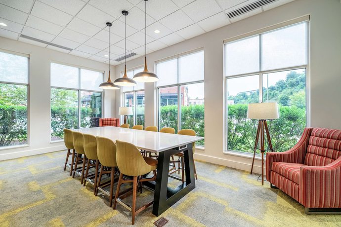 Imagen de los interiores del Hotel Hilton Garden Inn Morgantown. Foto 17