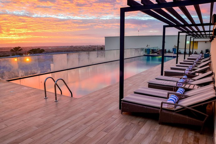 Imagen de la piscina del Hotel Hilton Garden Inn Nairobi Airport. Foto 19