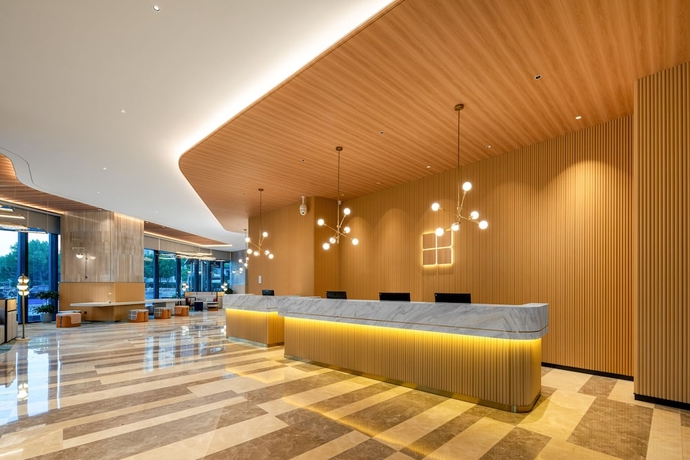 Imagen de los interiores del Hotel Hilton Garden Inn Nantong Haohe Scenic Area. Foto 18