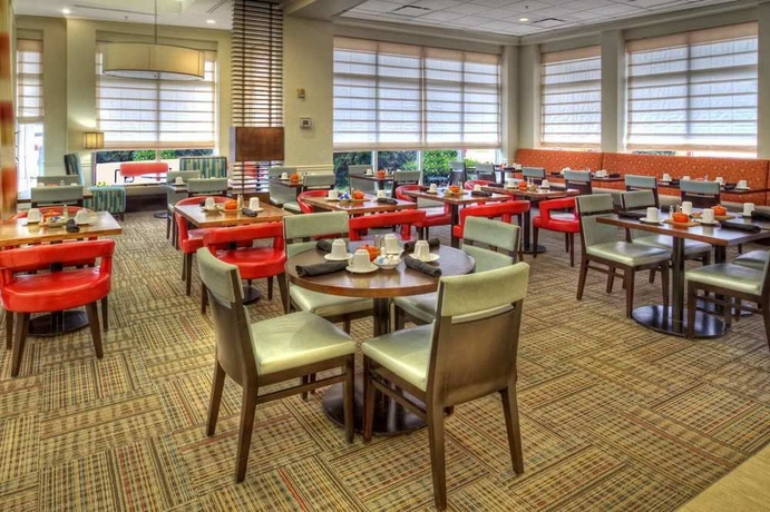 Imagen del bar/restaurante del Hotel Hilton Garden Inn Nashville Airport. Foto 3
