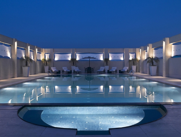 Imagen de la piscina del Hotel Hilton Garden Inn New Delhi/saket. Foto 16