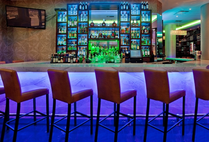 Imagen del bar/restaurante del Hotel Hilton Garden Inn New York Central Park South. Foto 4