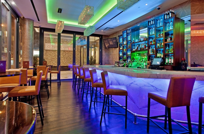 Imagen del bar/restaurante del Hotel Hilton Garden Inn New York Central Park South. Foto 5