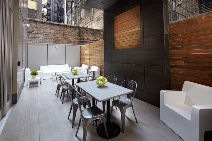 Imagen de los exteriores del Hotel Hilton Garden Inn New York Times Square North. Foto 12