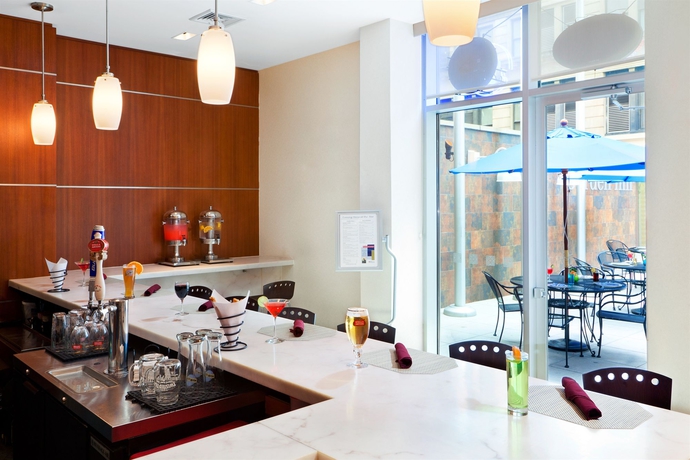 Imagen del bar/restaurante del Hotel Hilton Garden Inn New York - West 35th St.. Foto 6