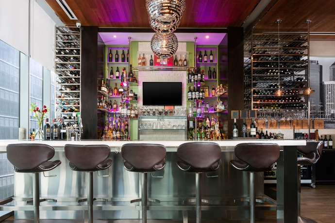 Imagen del bar/restaurante del Hotel Hilton Garden Inn New York-Times Square Central. Foto 8