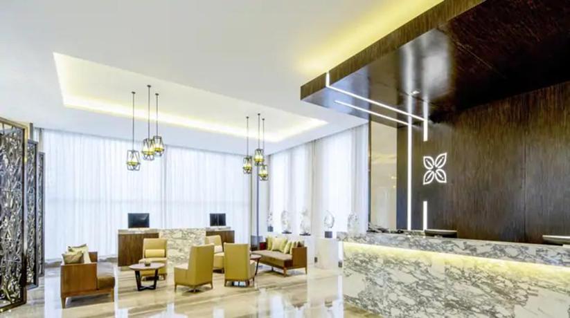 Imagen de los interiores del Hotel Hilton Garden Inn Ningbo. Foto 19