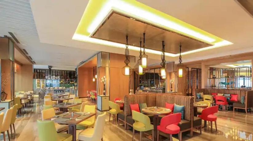 Imagen del bar/restaurante del Hotel Hilton Garden Inn Ningbo. Foto 5