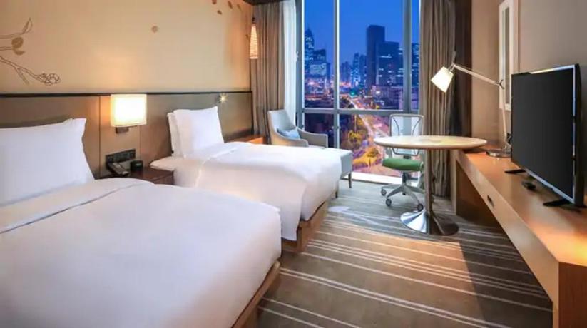 Imagen de la habitación del Hotel Hilton Garden Inn Ningbo. Foto 11