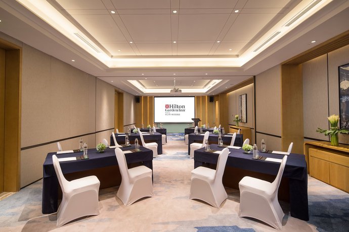 Imagen de los interiores del Hotel Hilton Garden Inn Nujiang. Foto 17