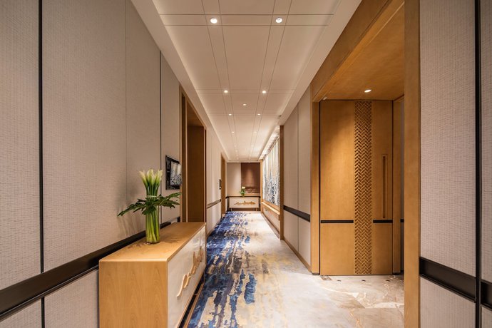 Imagen de los interiores del Hotel Hilton Garden Inn Nujiang. Foto 19