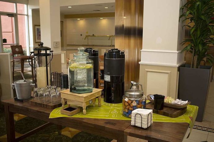 Imagen del bar/restaurante del Hotel Hilton Garden Inn Oakland / San Leandro. Foto 2