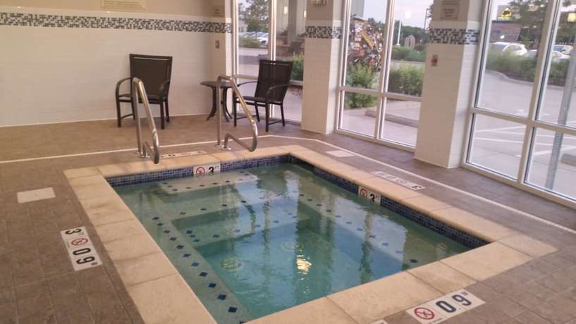 Imagen de la piscina del Hotel Hilton Garden Inn Olathe. Foto 19