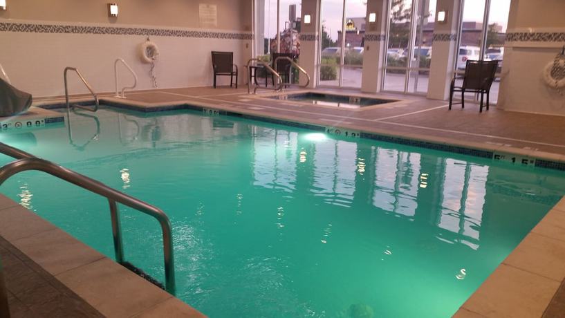 Imagen de la piscina del Hotel Hilton Garden Inn Olathe. Foto 20