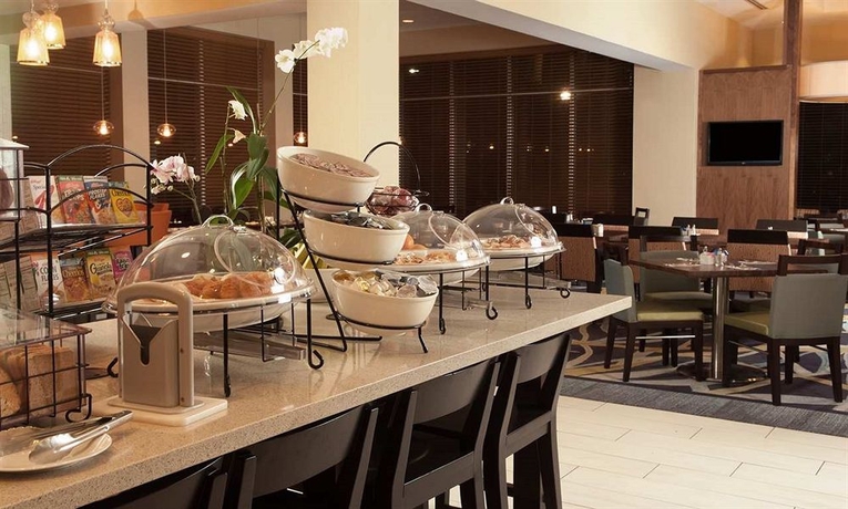 Imagen del bar/restaurante del Hotel Hilton Garden Inn Orlando Airport. Foto 3