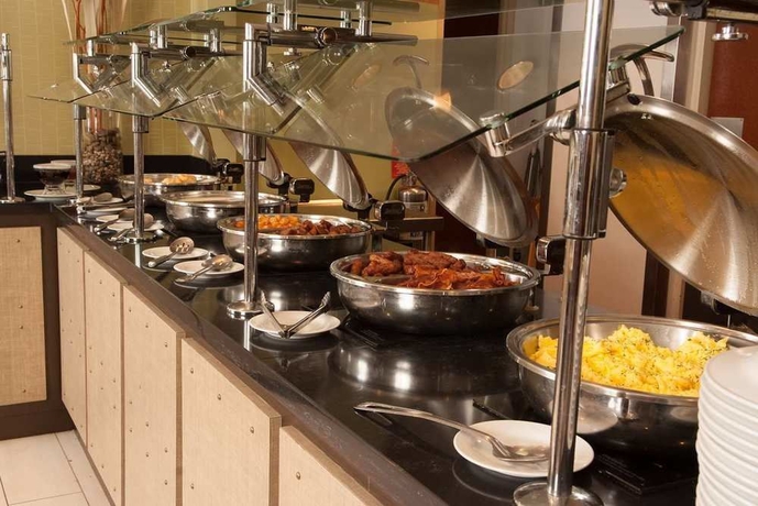Imagen del bar/restaurante del Hotel Hilton Garden Inn Orlando Airport. Foto 5