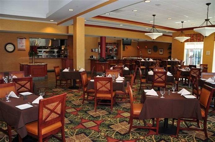 Imagen del bar/restaurante del Hotel Hilton Garden Inn Ottawa Airport. Foto 2