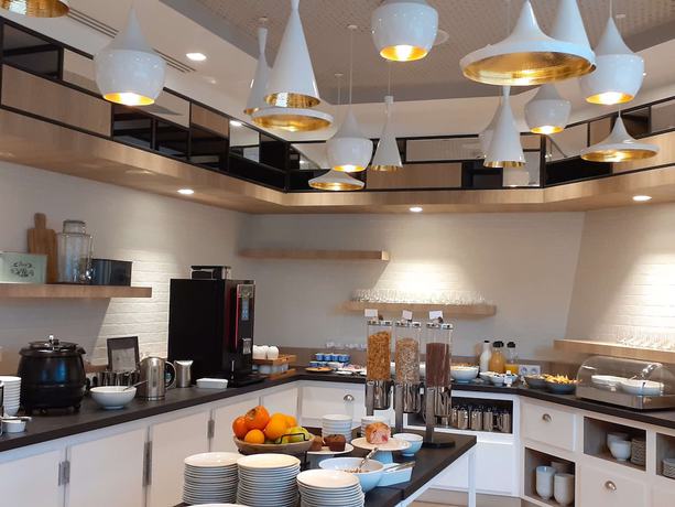 Imagen del bar/restaurante del Hotel Hilton Garden Inn París Massy. Foto 4