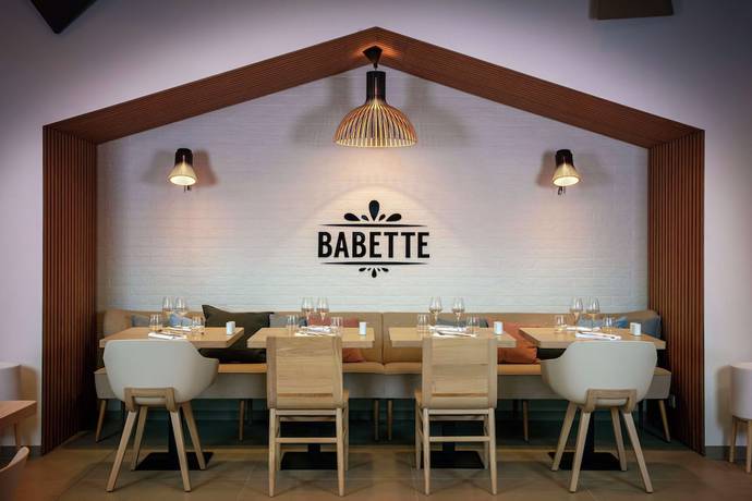 Imagen del bar/restaurante del Hotel Hilton Garden Inn París Massy. Foto 5