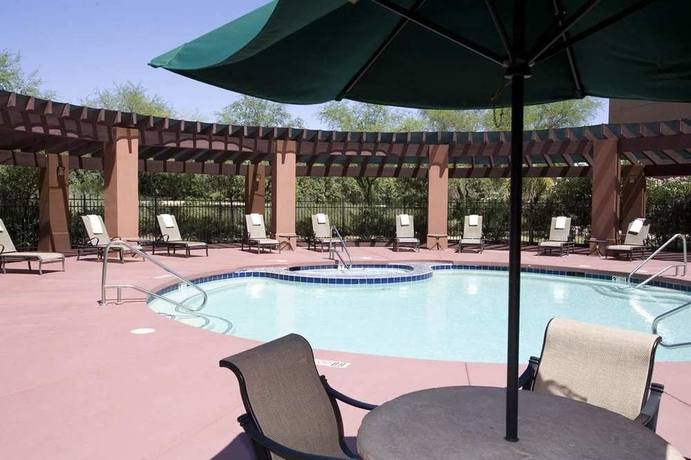 Imagen de la piscina del Hotel Hilton Garden Inn Phoenix Airport. Foto 12