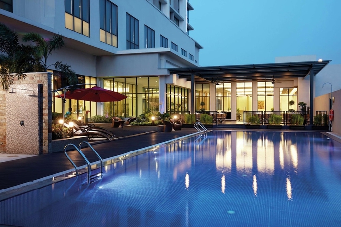 Imagen de la piscina del Hotel Hilton Garden Inn Puchong. Foto 19