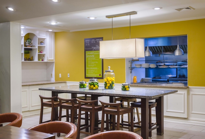 Imagen del bar/restaurante del Hotel Hilton Garden Inn Queens/jfk Airport. Foto 5