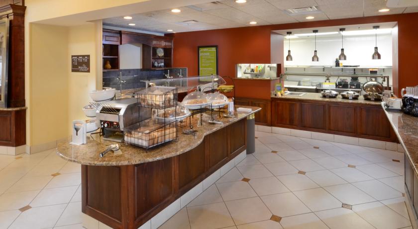 Imagen del bar/restaurante del Hotel Hilton Garden Inn Raleigh Capital Blvd I-540. Foto 3