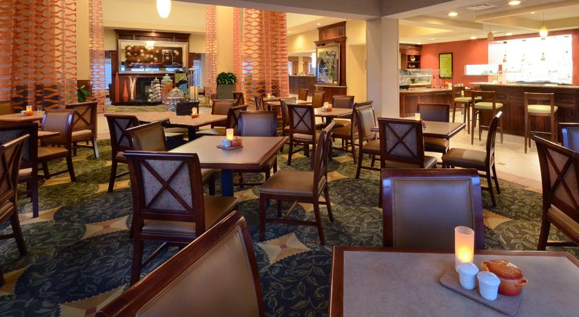 Imagen del bar/restaurante del Hotel Hilton Garden Inn Raleigh Capital Blvd I-540. Foto 4