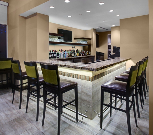 Imagen del bar/restaurante del Hotel Hilton Garden Inn Raleigh Durham Airport. Foto 2