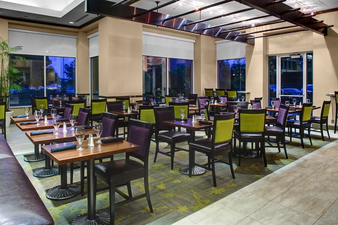 Imagen del bar/restaurante del Hotel Hilton Garden Inn Raleigh Durham Airport. Foto 3